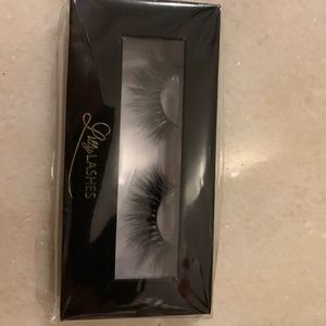 Lily Lashes So Extra Miami